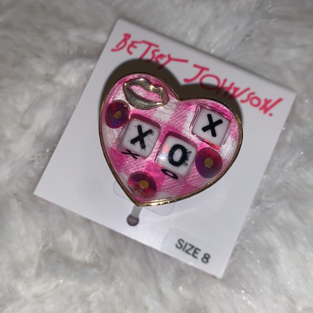 NWT $45 Betsey Johnson XOX Heart Ring - Size 8 - Picture 4 of 7